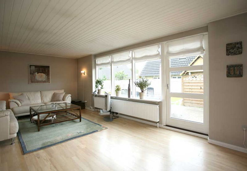 Typehus renoveret med nye topstyrede vinduer Led stribe lys